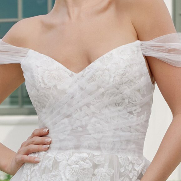 New Off The Shoulder White Bridal Gown w/ Floral Lace & Layered Skirt NX JE953 - Picture 5 of 11